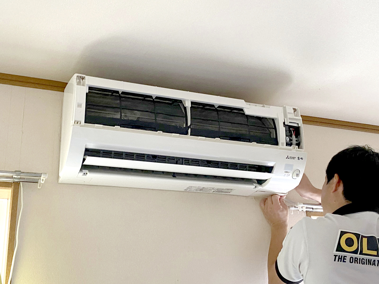 エアコン室内機のメンテナンス作業